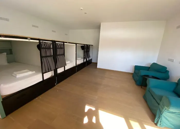Urban Habitat Capsule Beds